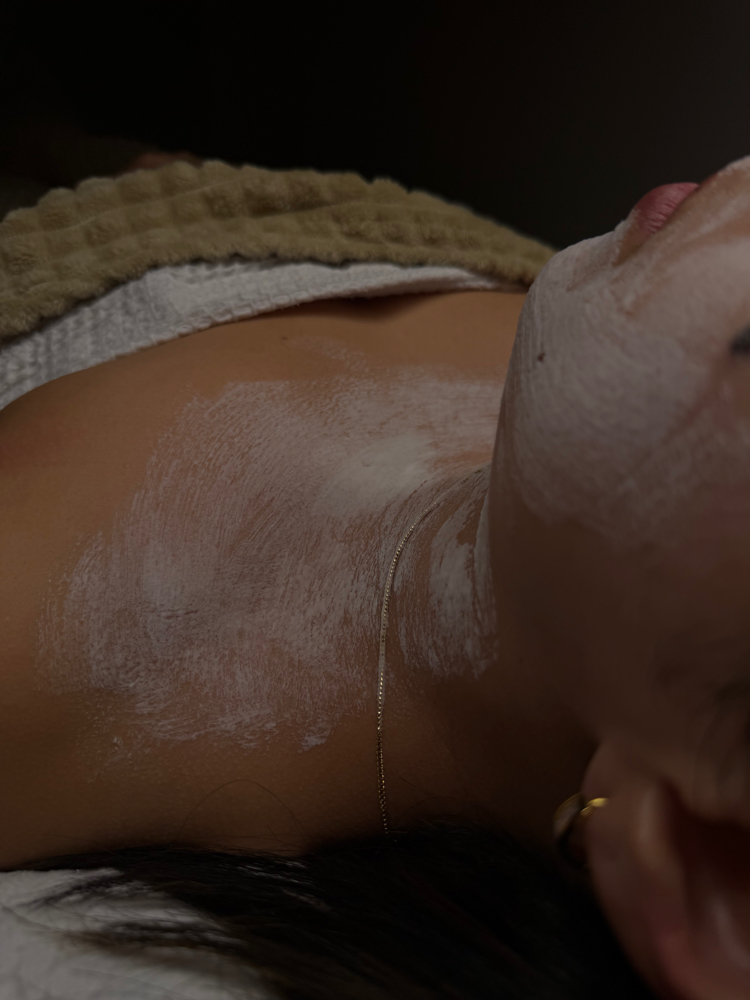 GLOWING HOUR FACIAL