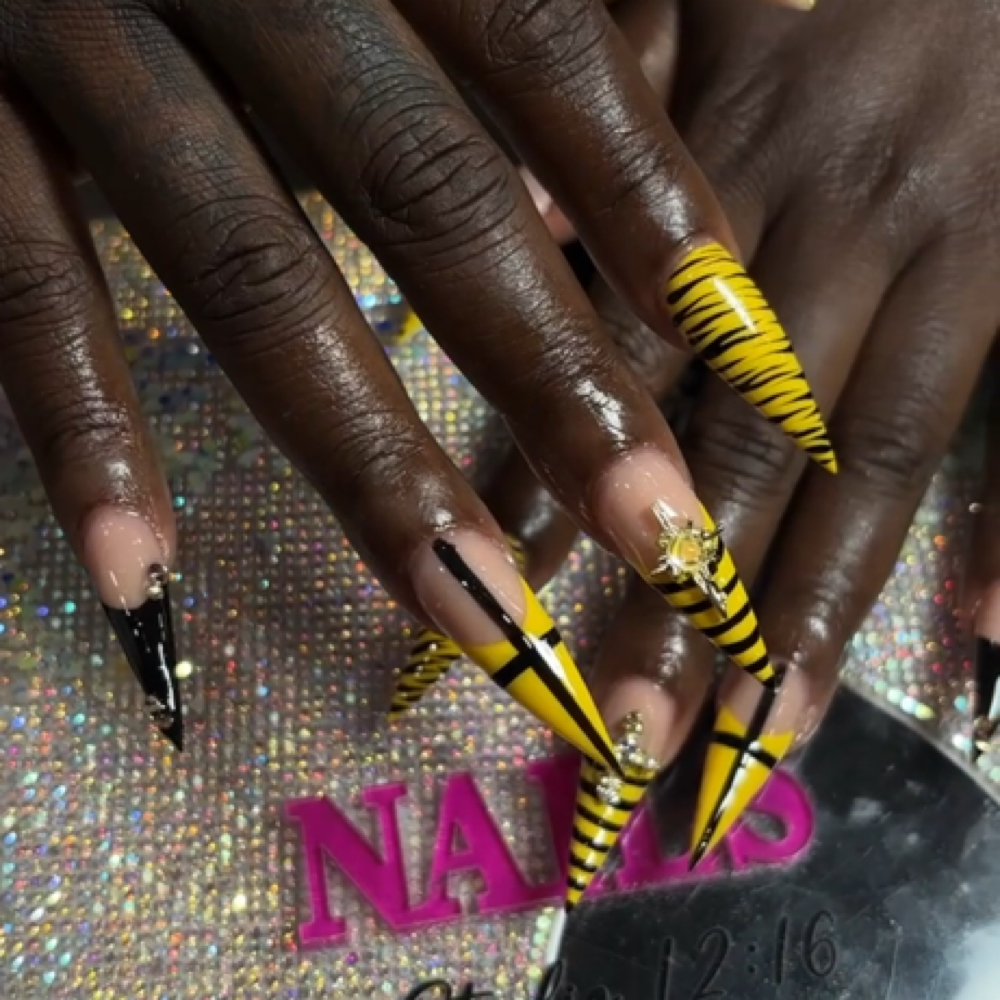 Free Style Xl at Dee Renee Nails in Cahokia Heights, IL