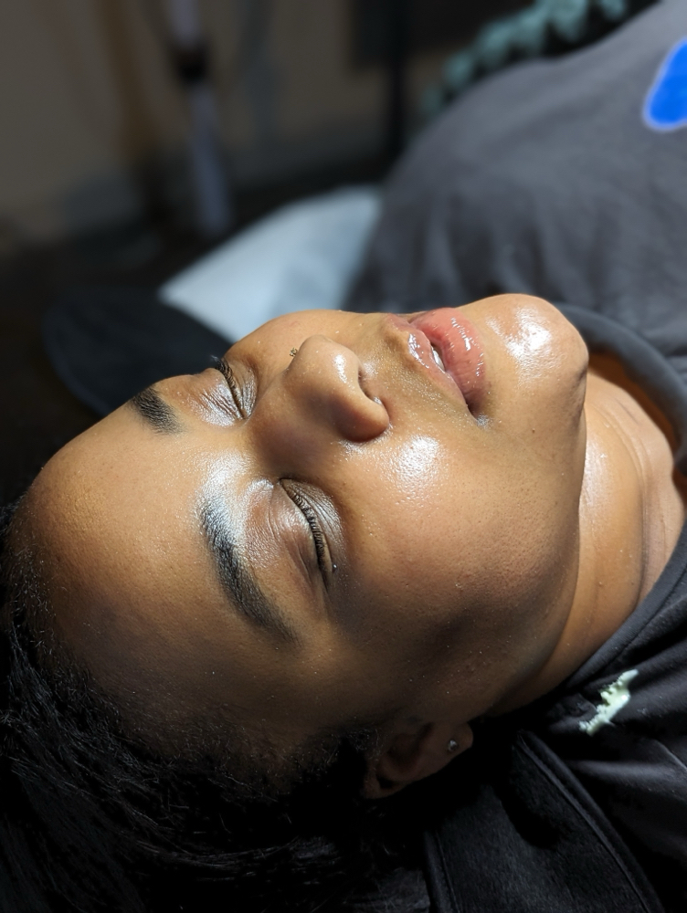 Signature Hydro Facial