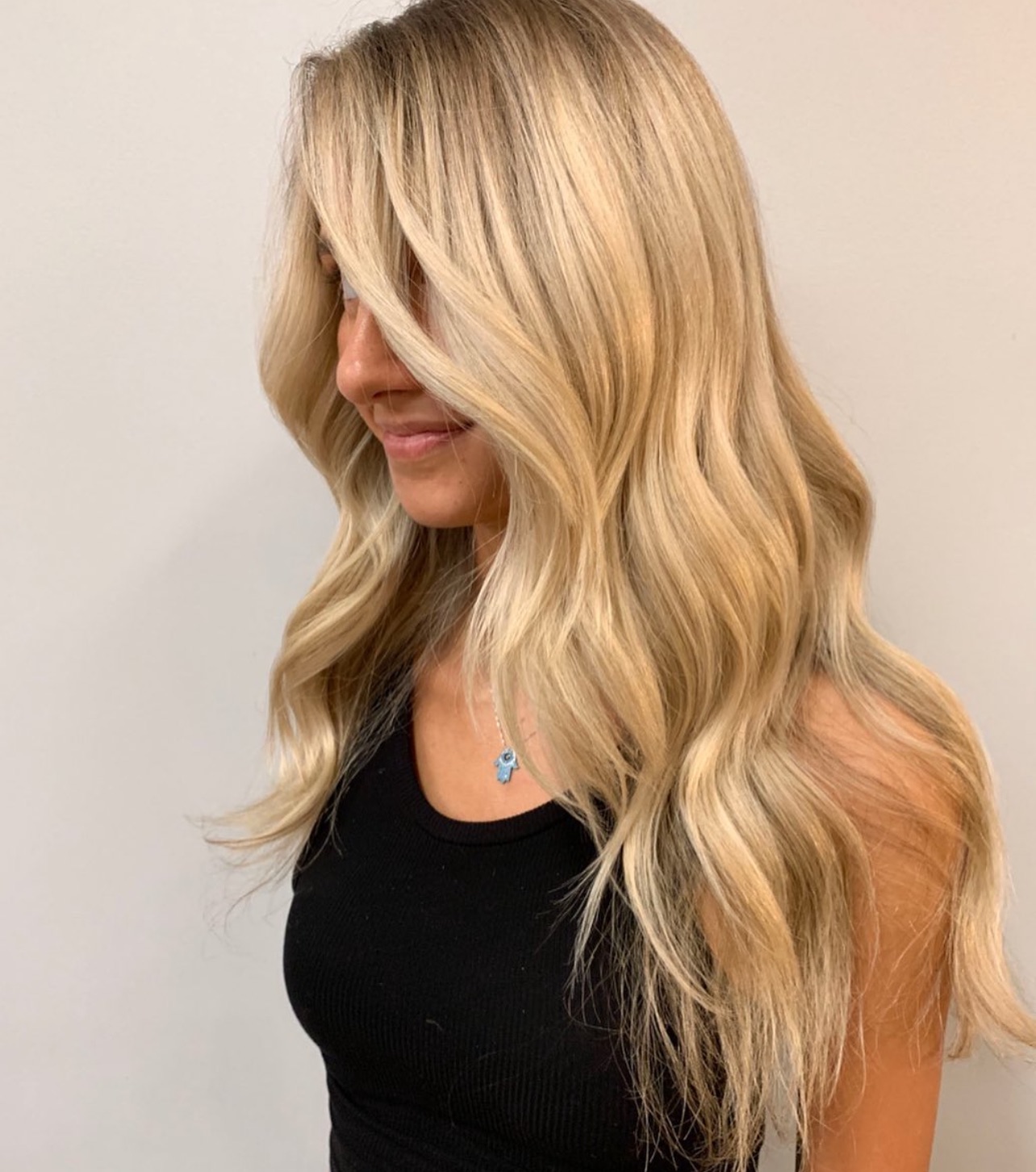 FULL BLONDE.
