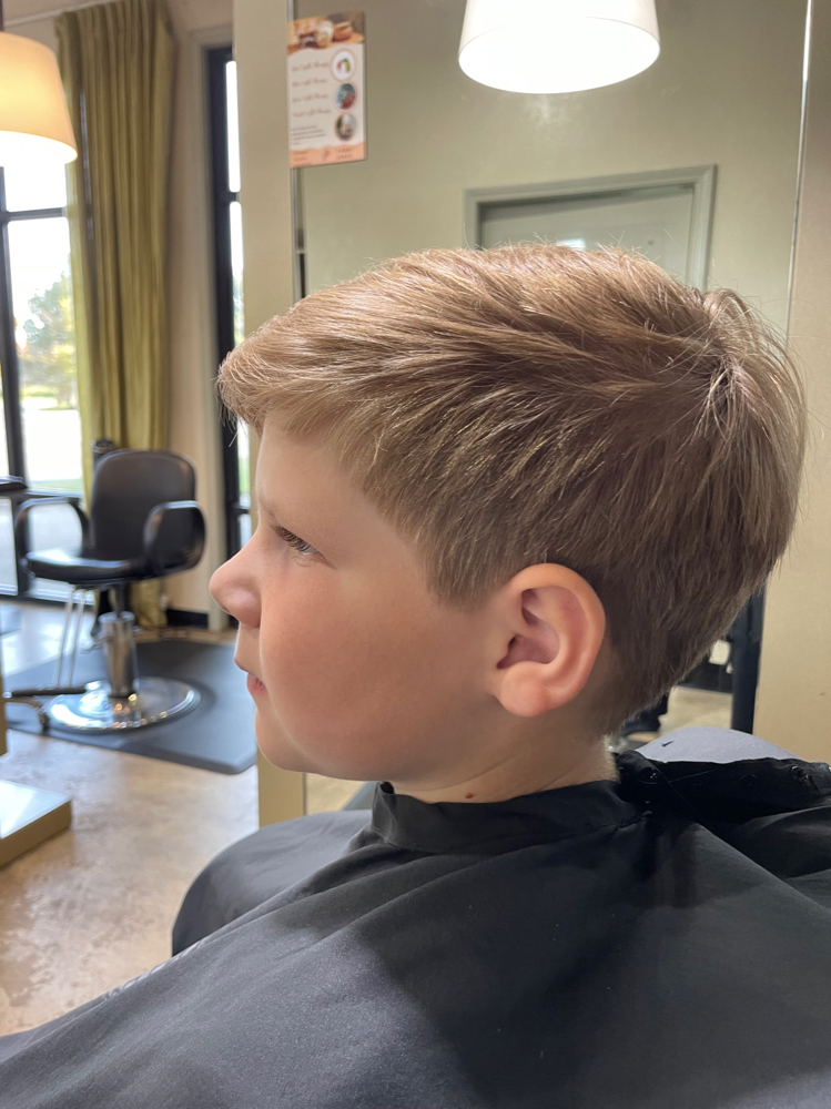 Boys 4-12 Yrs Haircut W Shampoo