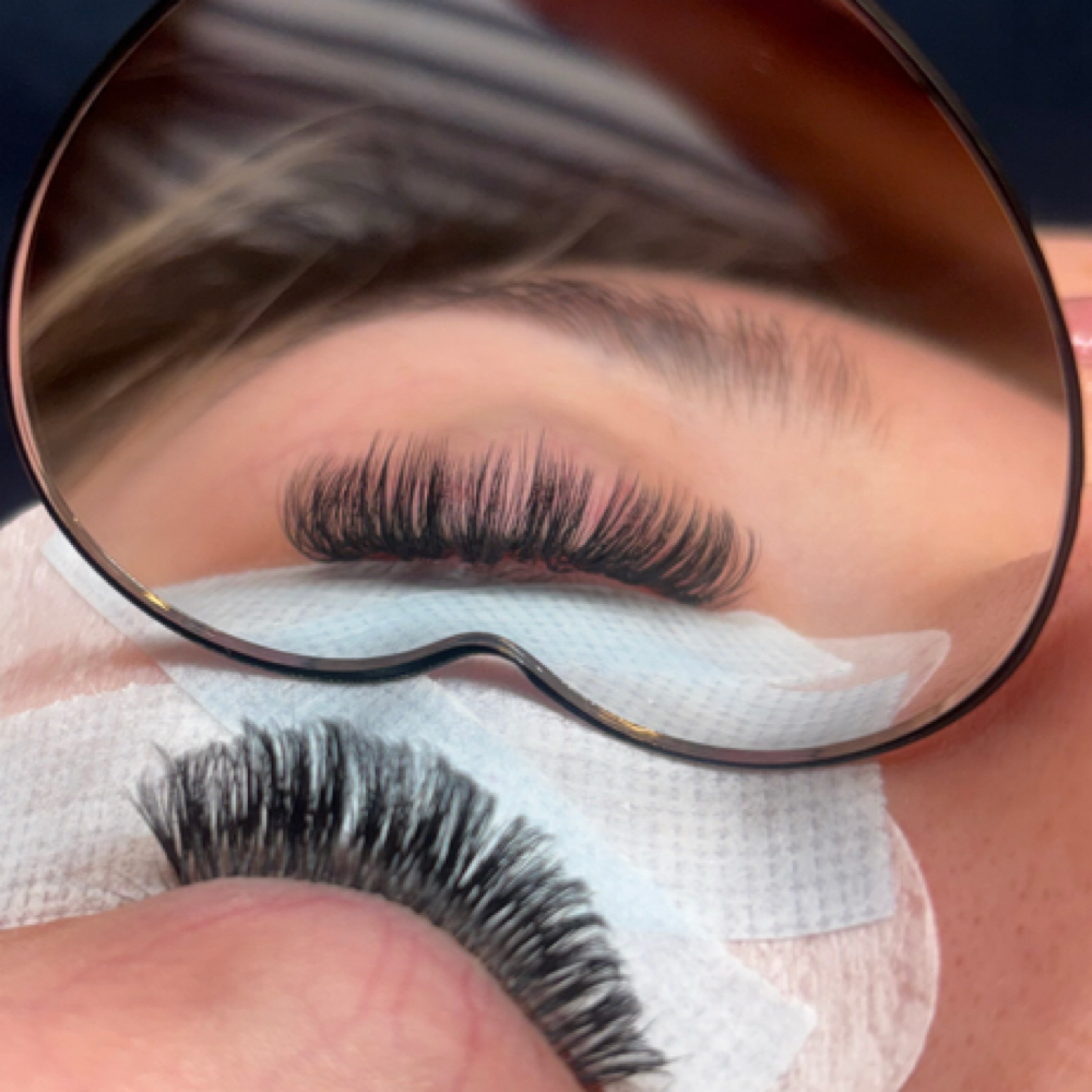 𝐇𝐲𝐛𝐫𝐢𝐝 𝐅𝐮𝐥𝐥 𝐒𝐞𝐭 at WinksbyRy Lash Studio in Leander, TX