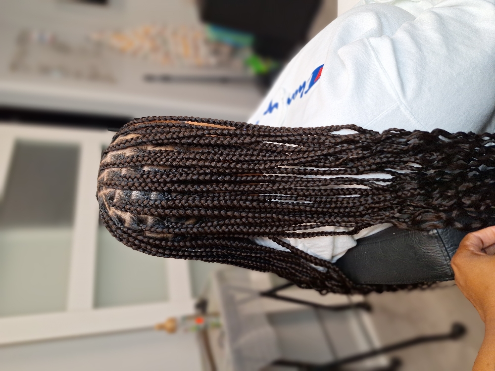 Smedium Knotless Braids