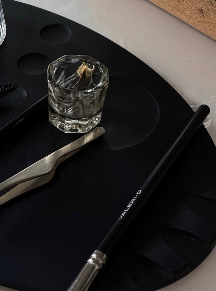 SIGNATURE TINT + BROW CLEAN UP