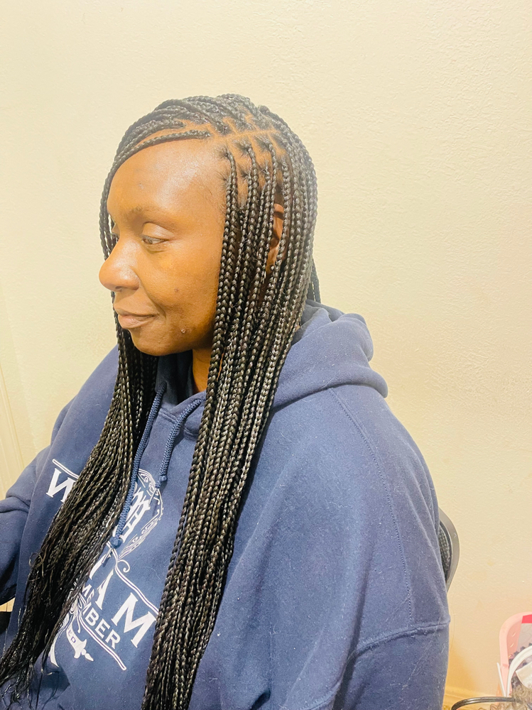 Small Knotless(hair Provided)