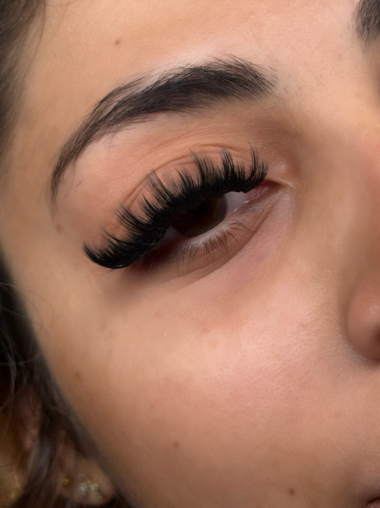 Wispy Volume at Jnbeautyy_ in Donna, TX