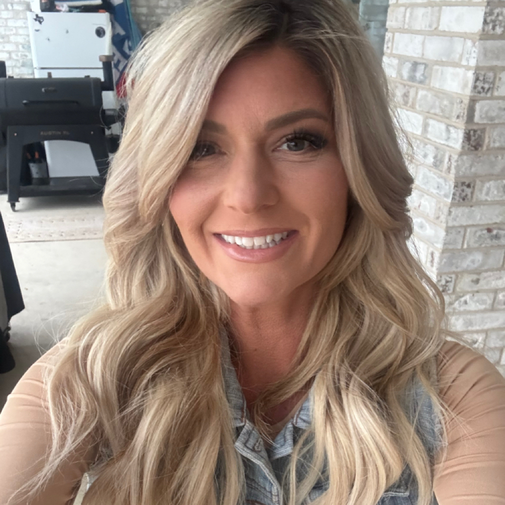 Jessica J at Main St. Barber & Beauty Lounge in Weatherford, TX
