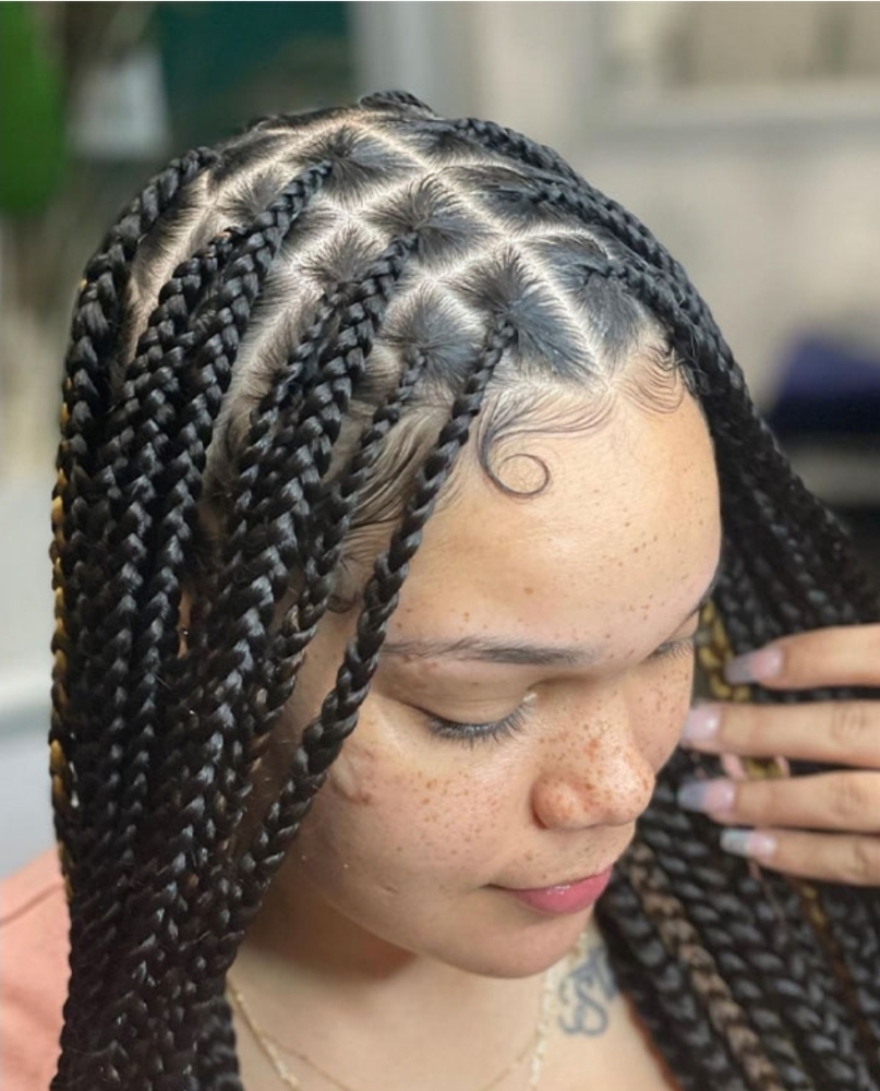 Hair Extension Maintenance at De lux beauty bar in New York, NY