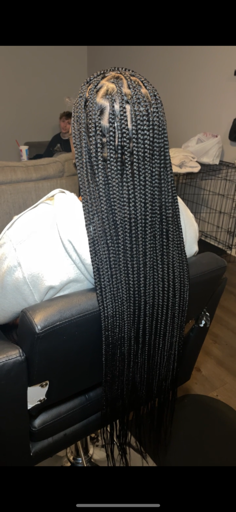 Medium Knotless Braids