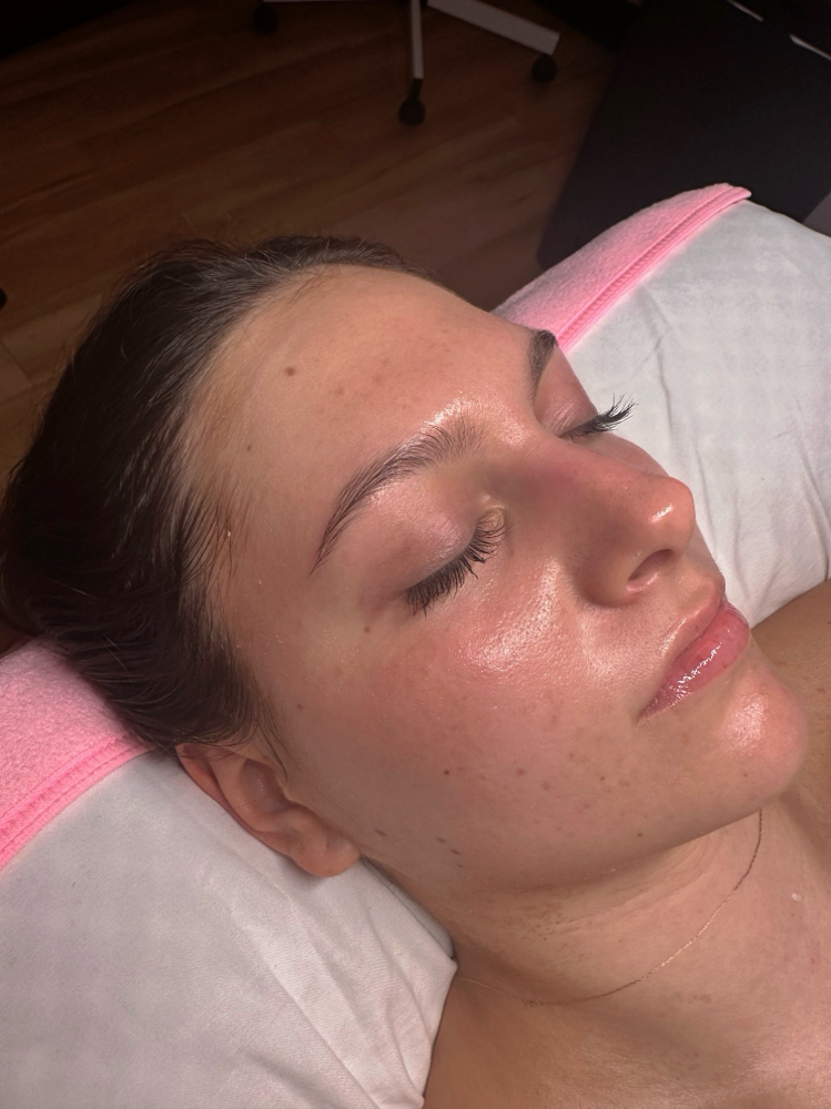 Eyebrow Wax at Sunny Wax & Beauty in Brookfield, WI