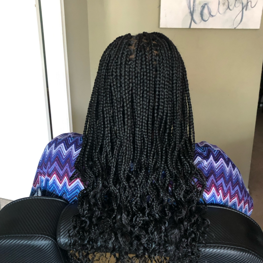 SMEDIUM BOX BRAIDS at Burma The Braider