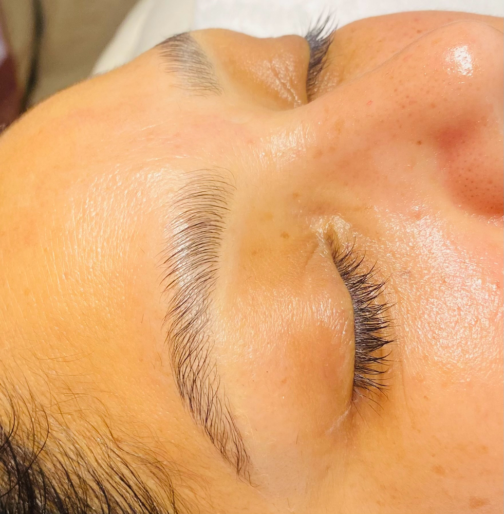 EYEBROW LAMINATION