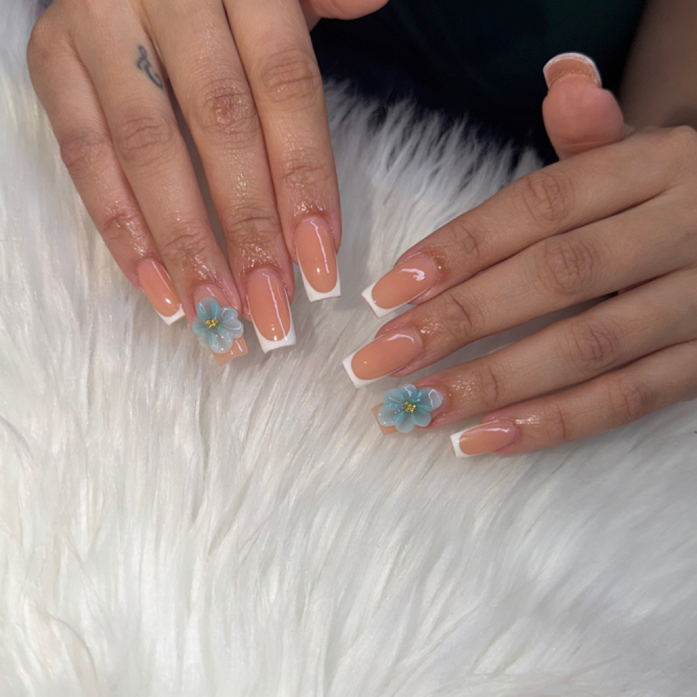 Retoque De Uñas Medianas 💅 at Tayselfcarestudio LLC in Lawrence, MA