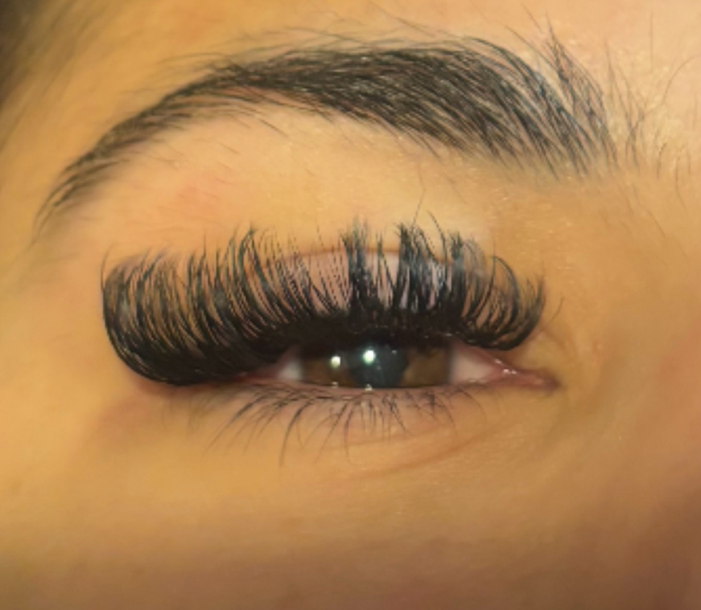 Hybrid Lash Full Set at Golden Glamz Beauty๐
๐ป๐๐ง๐ฝโโ๏ธ in Armada, MI