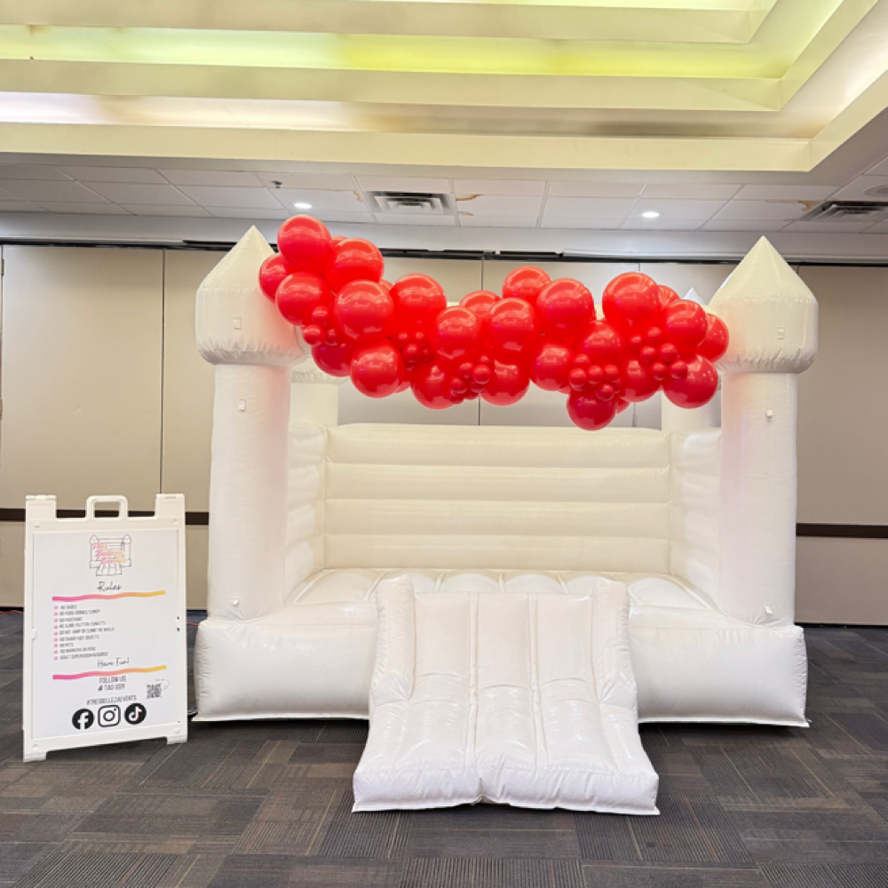 Medium White Bouncer at Tres Belleza Events in Oklahoma City, OK