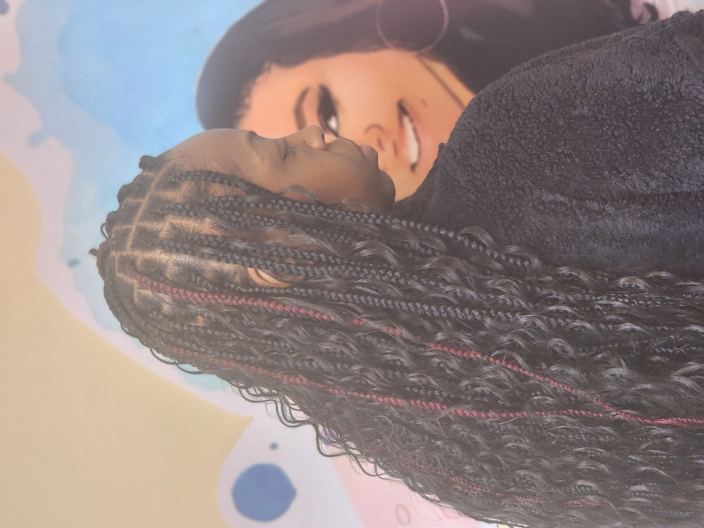 Medium Knotless Braids/ Twist