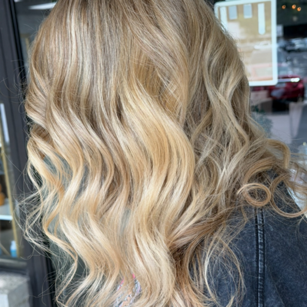The Blonde Express at Mercedes hair in Calhoun, GA