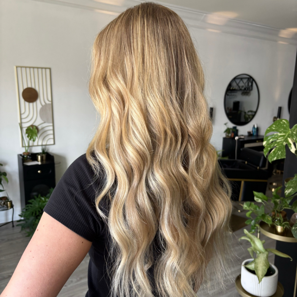 Mini Move at • Mane • tHAIRapy • Head • Spa in Allentown, PA