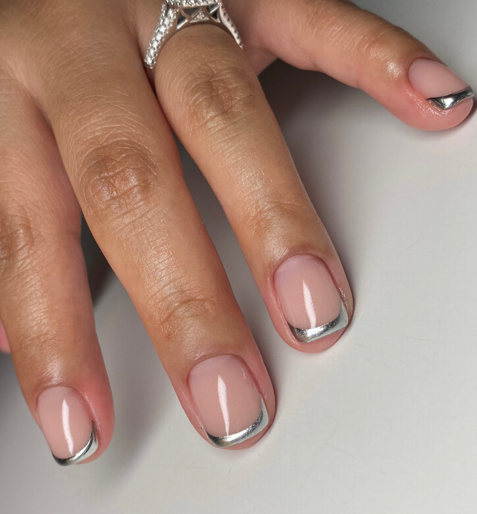 Minimal Nail Art
