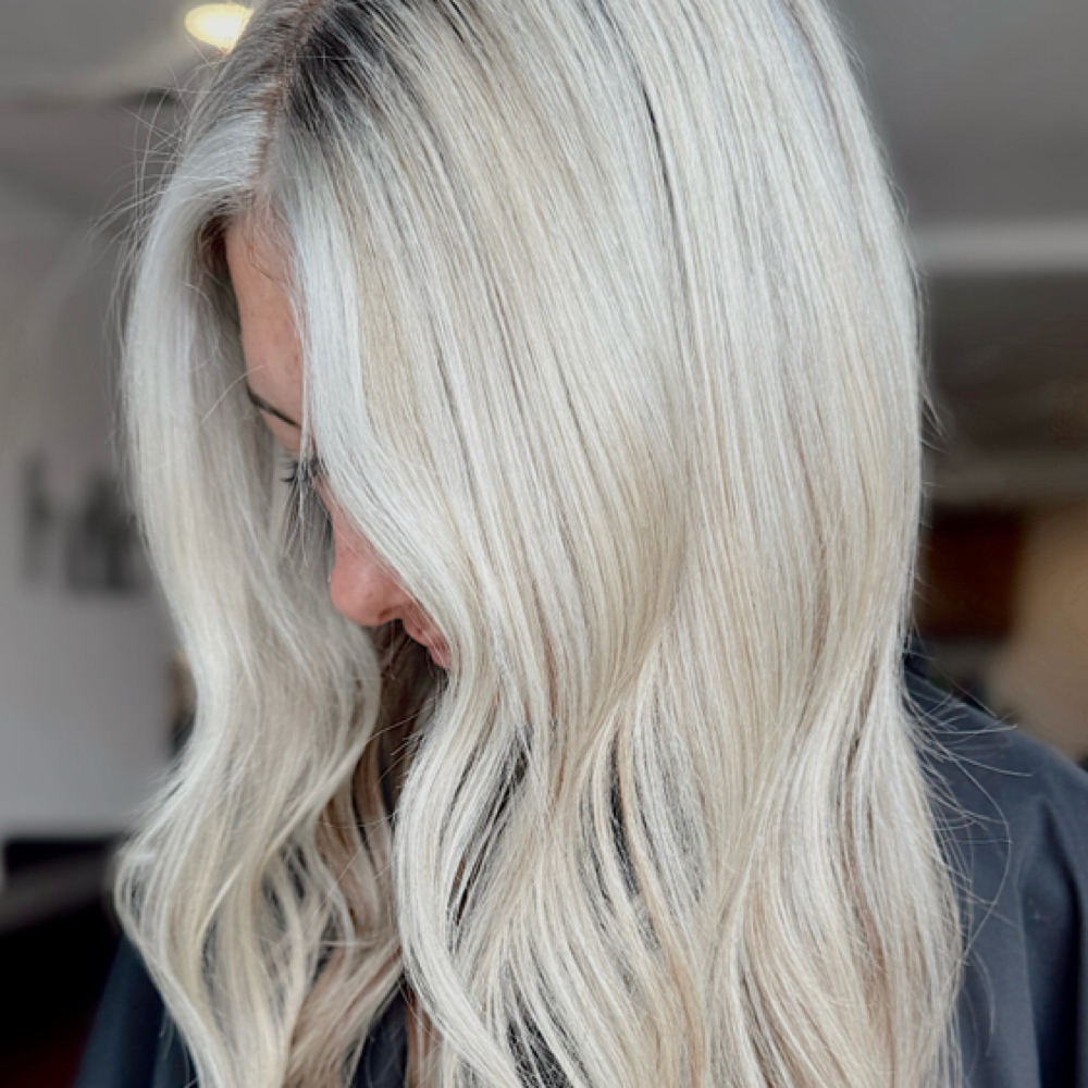 ғᴜʟʟ ʙʟᴏɴᴅɪɴɢ at hair by lynds in Pine Knot, KY