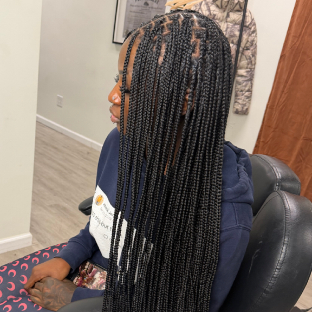 Small Knotless at Laid By Li in St. Louis, MO