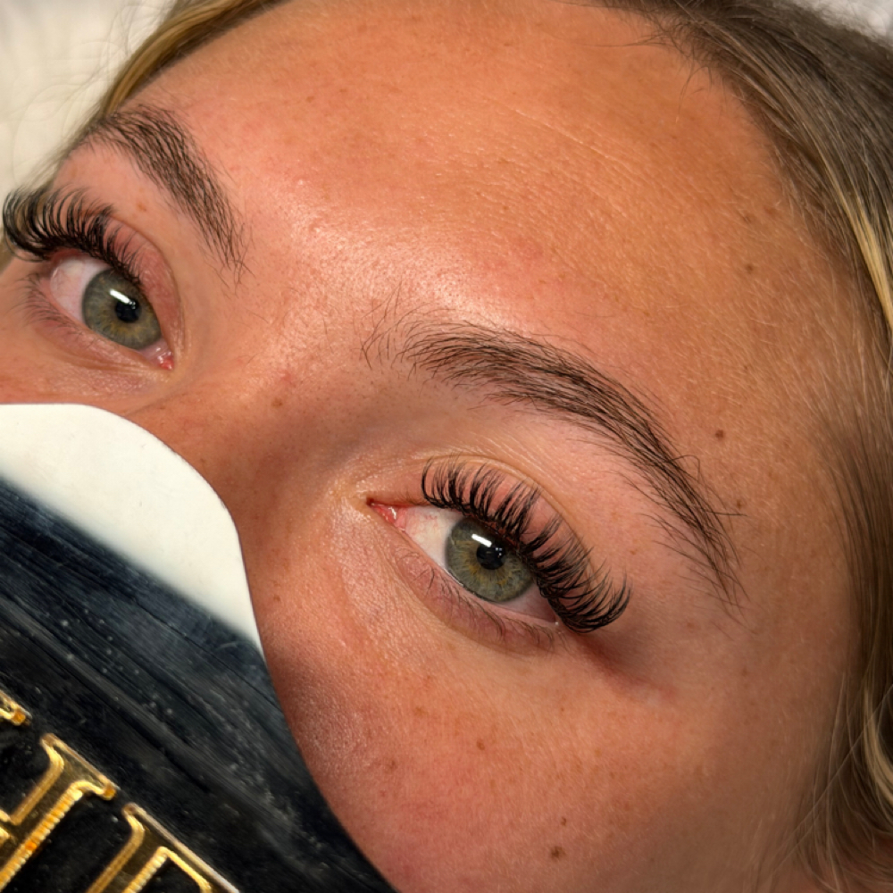 Volume Full Set at Leni’s Lashes LLC in Chandler, AZ