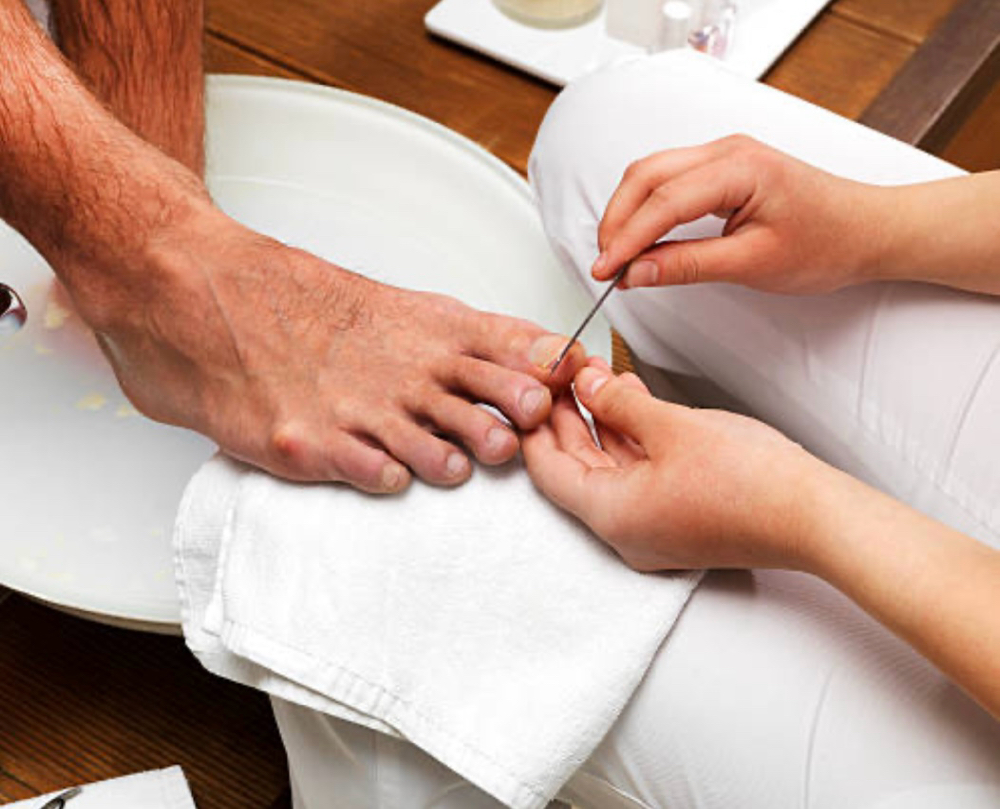 MENS SIGNATURE PEDICURE