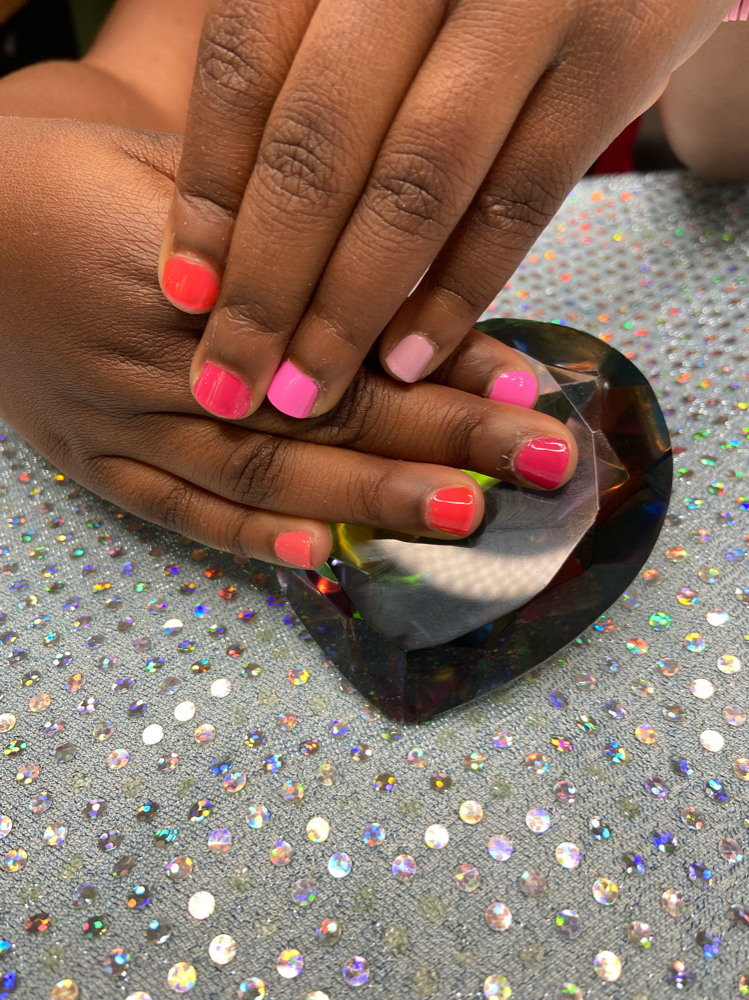 Kid’s Mani (9yrs & Under)