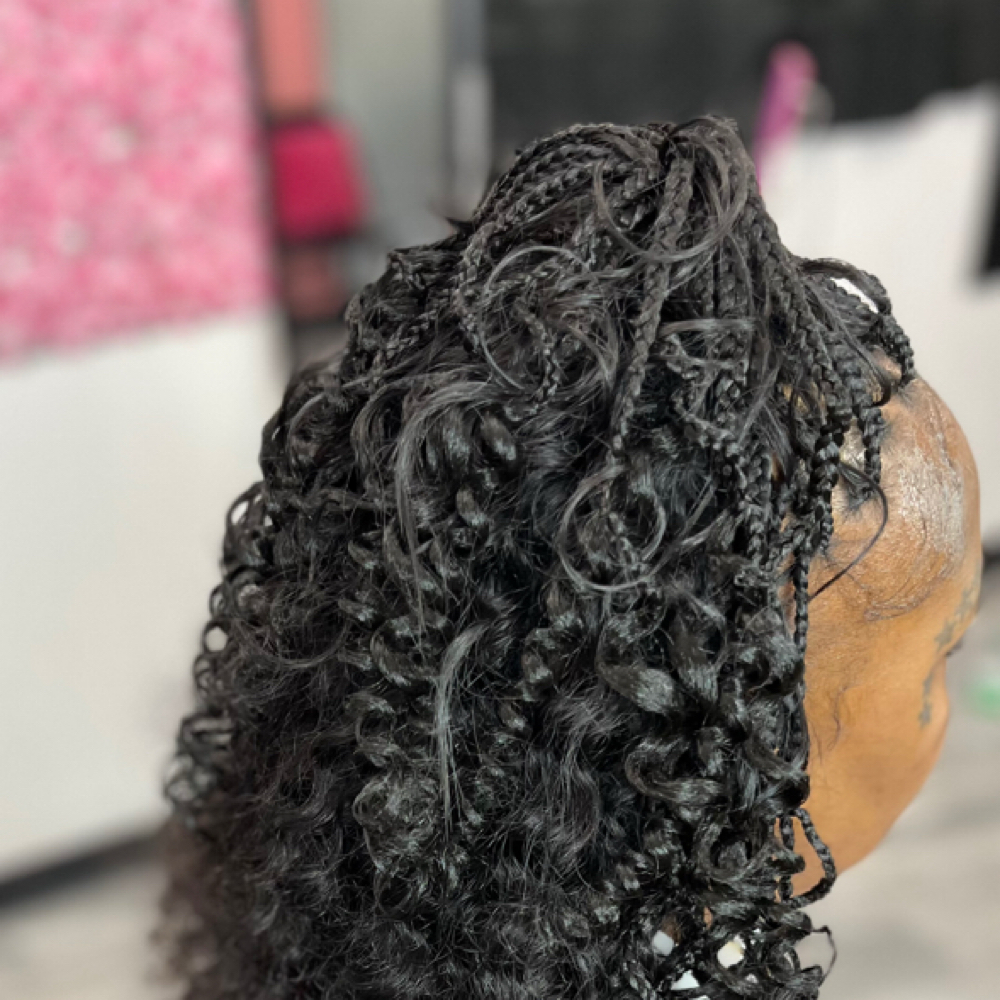 Knotlesscurls W/ Sewin at CrystalCrispyBraids in Milwaukee, WI