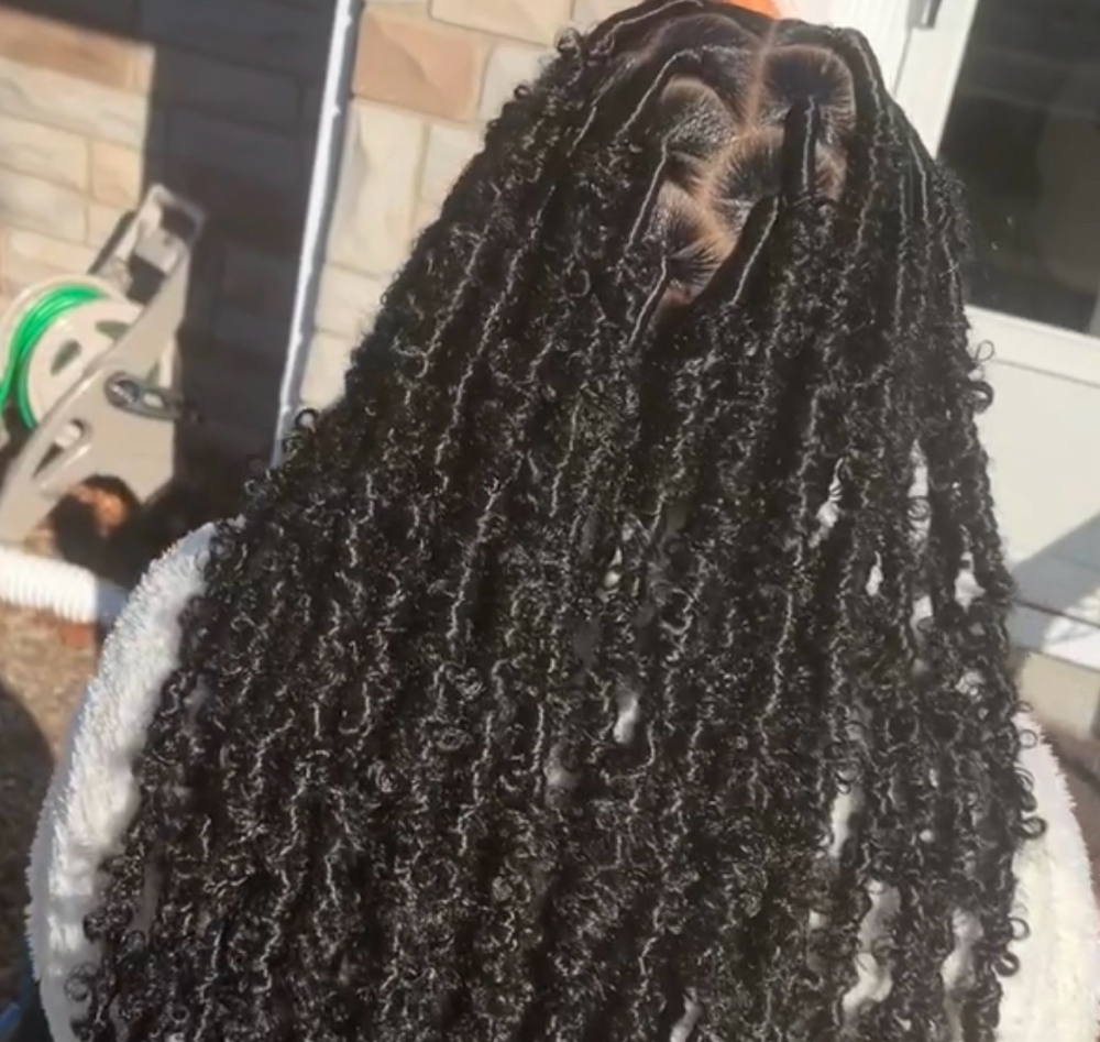 Butt Length Butterly Locs🌹