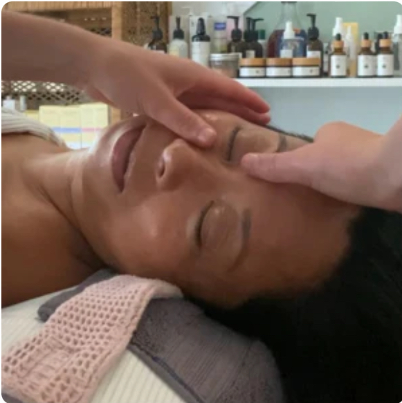 Signature Holistic Facial