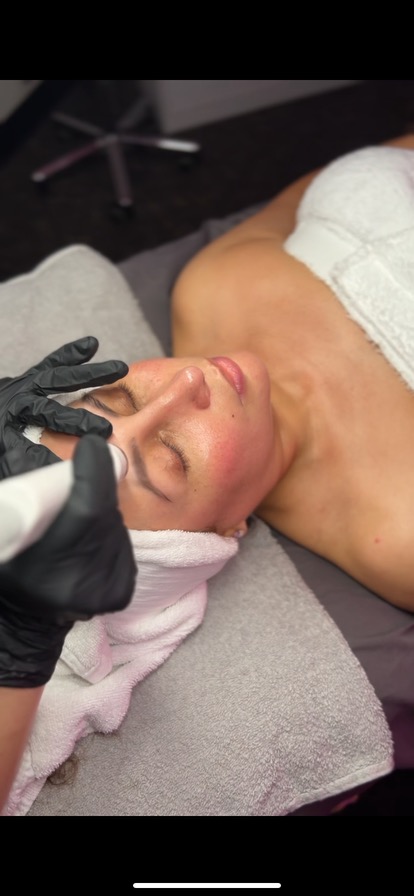 Hydroluxx Facial ✨