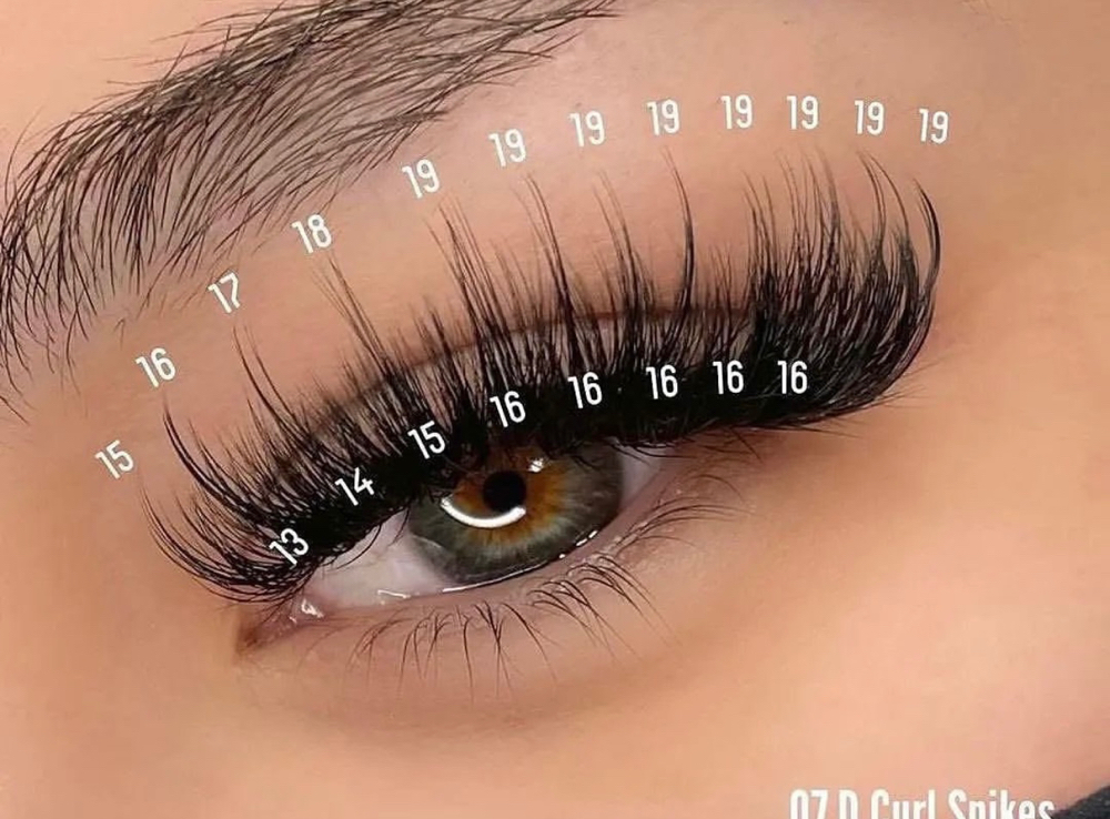 FULL SET OF VOLUME LASHES