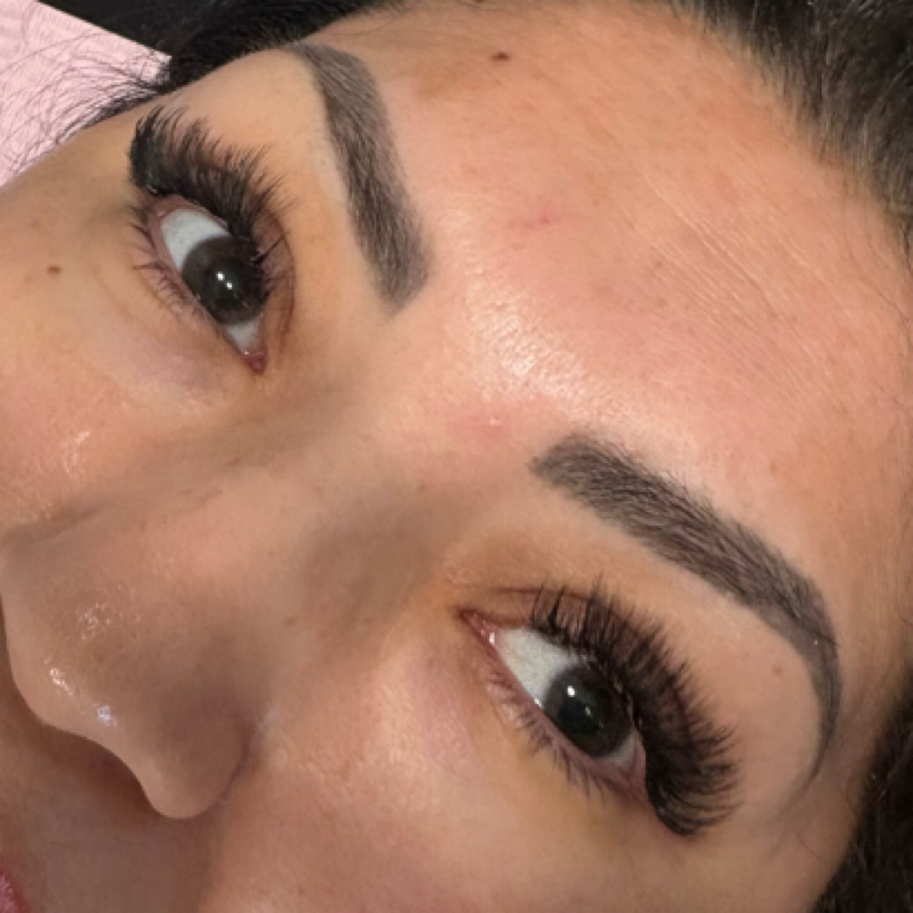 Fullset Hybrid OR Volume Fullset at Luxed Lashes by ME in Lakeside, CA