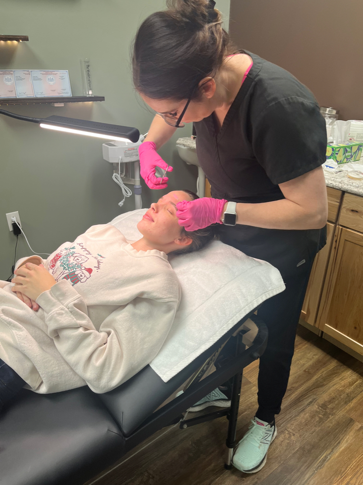 Eyebrow And Upper Lip Threading