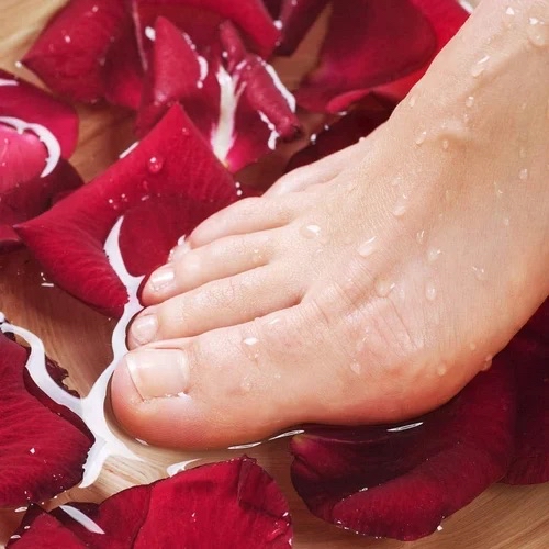 Roses For An Empress Pedicure