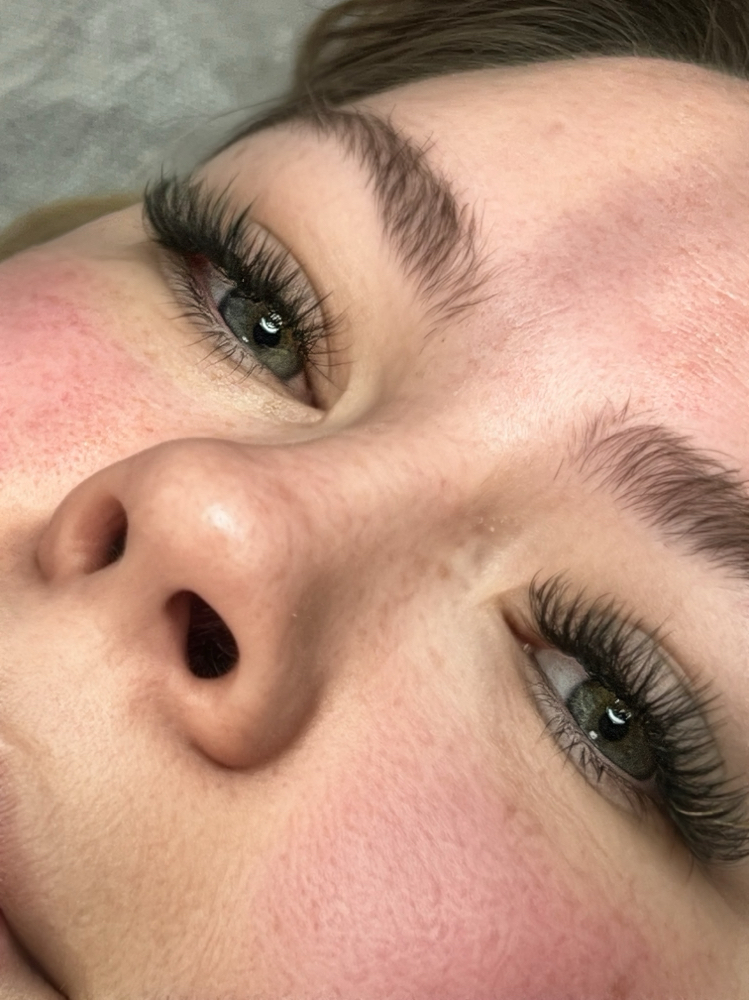 UV Hybrid Lash Extensions