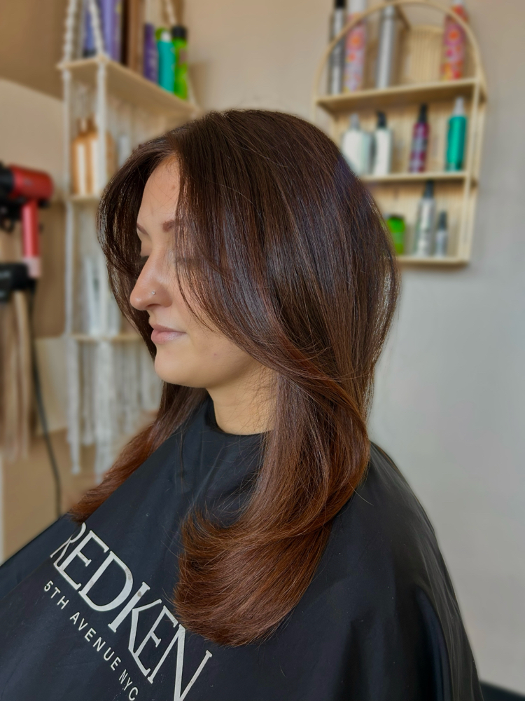 SHAMPOO & BLOWOUT