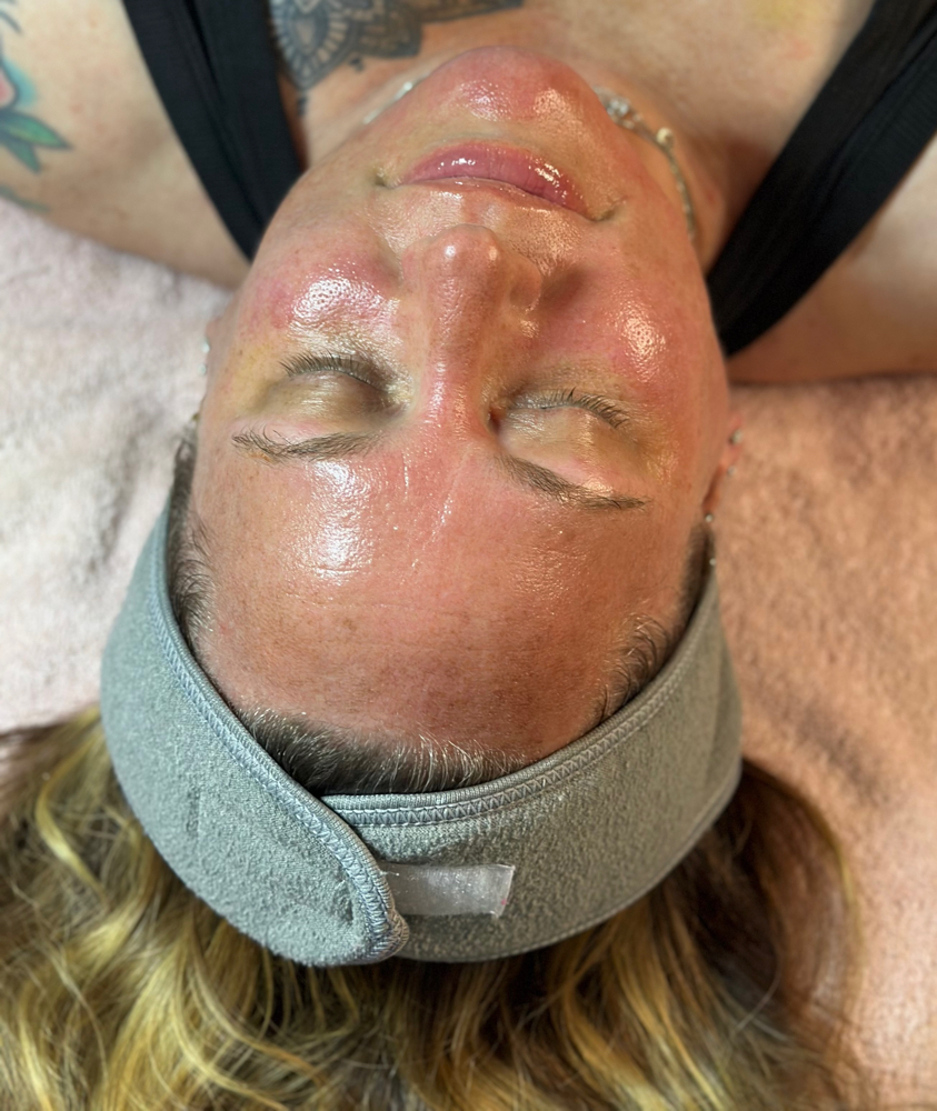 *Model* 60 Minute Facial