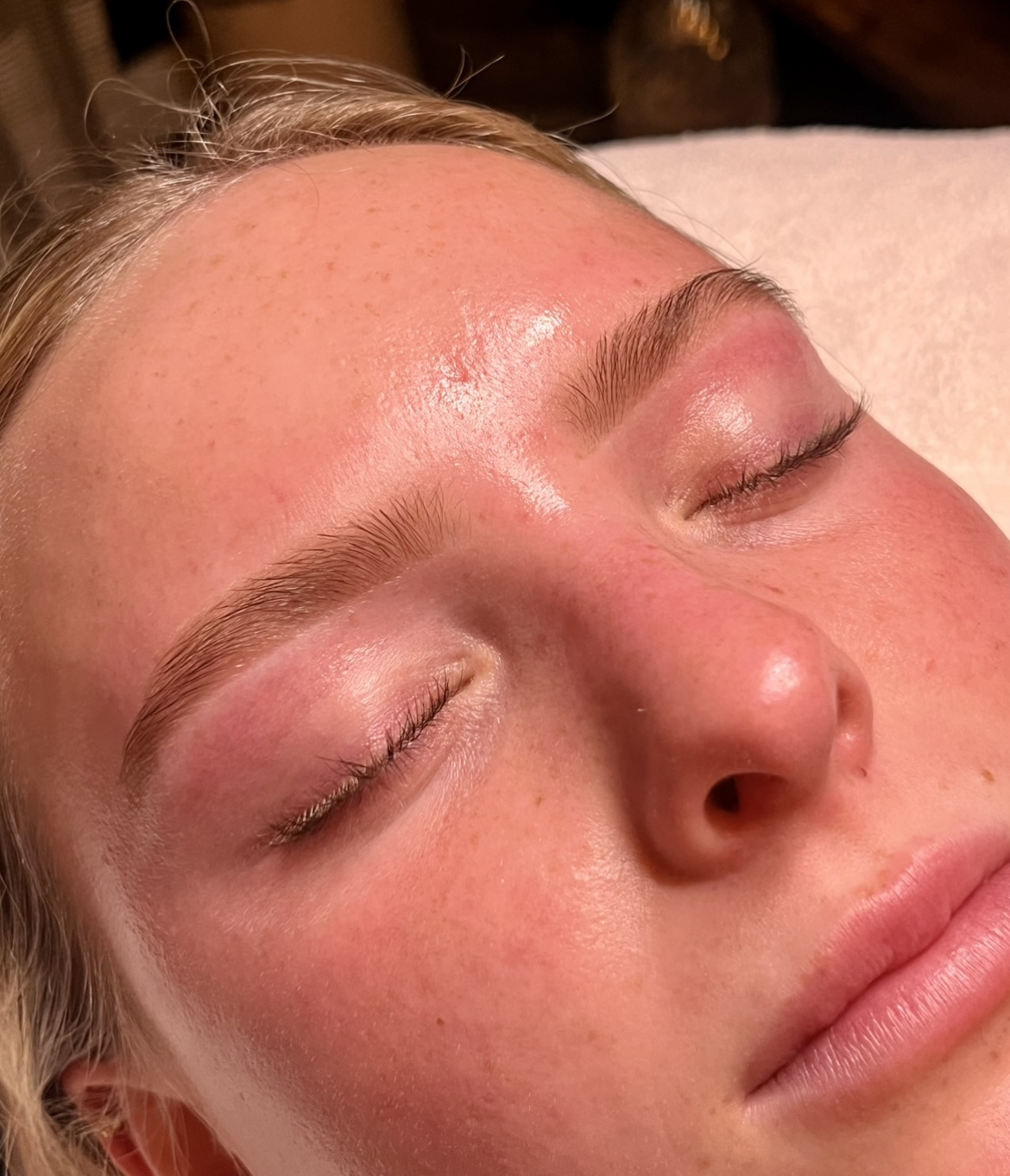 Brow Shaping+Tint (45 mins)