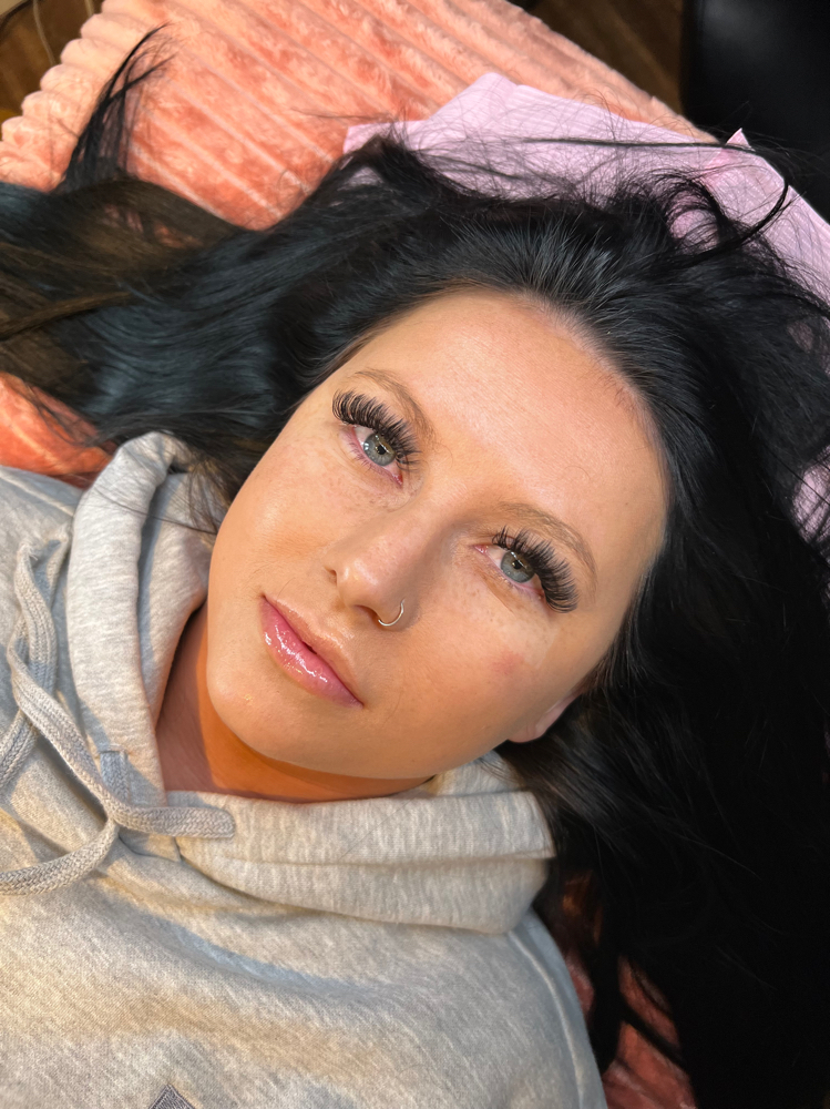 Lash Fill 3 Weeks at Refine Beauty Bar in Saint Helens, OR
