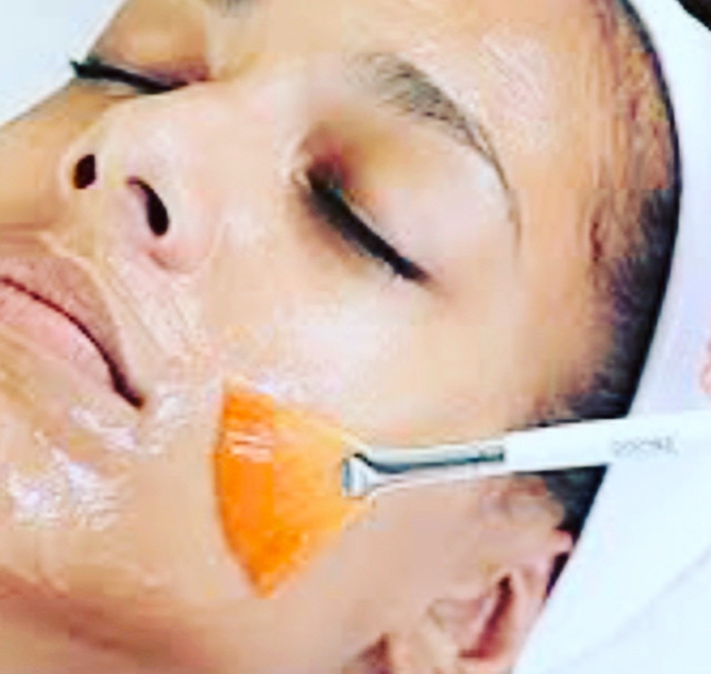 Mia Amour Signature Facial