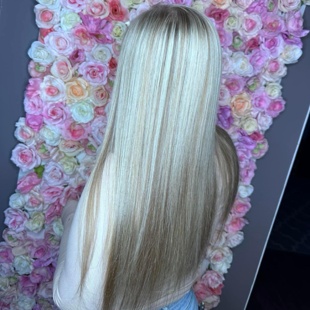 Full Highlight With Raeonna at Hairapy Salon in Cincinnati, OH