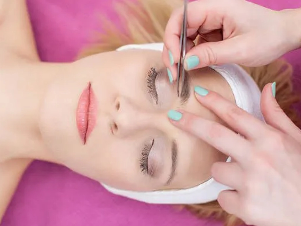 Brow Shaping/Waxing