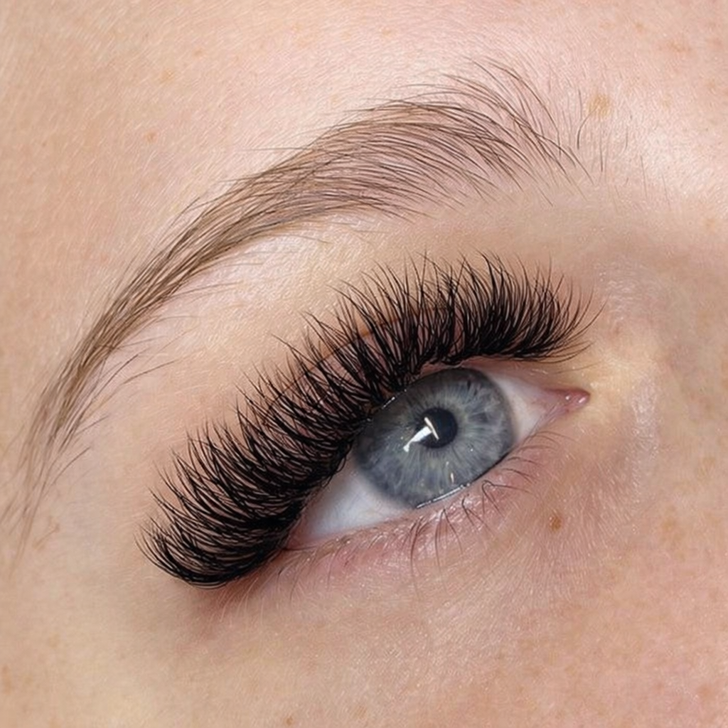 Mega Volume Full Set at FLORESA BEAUTY in Overland Park, KS