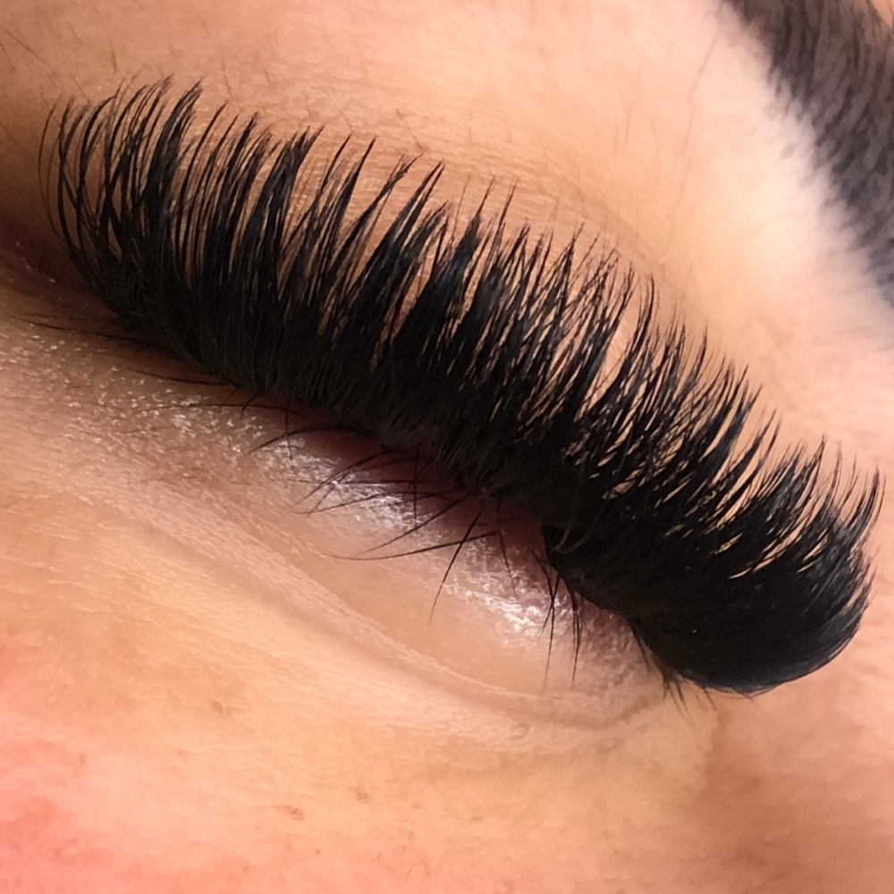 Mega Volume Lashes