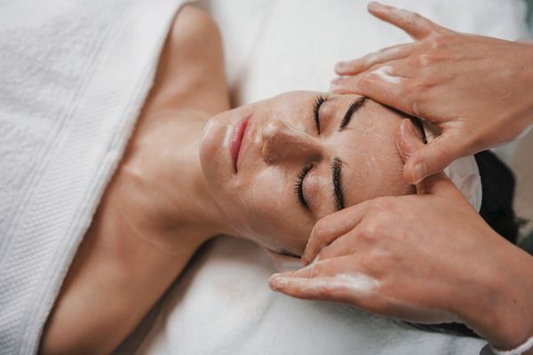 Hydrating & Brightening Facial