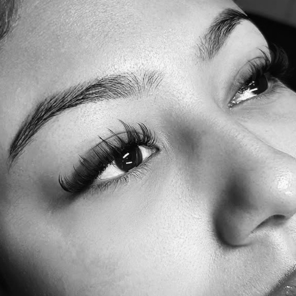 Hybrid Mini Fill at LinasLashLab in Buffalo, NY