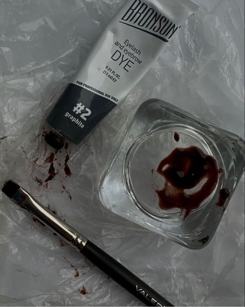 brow tint