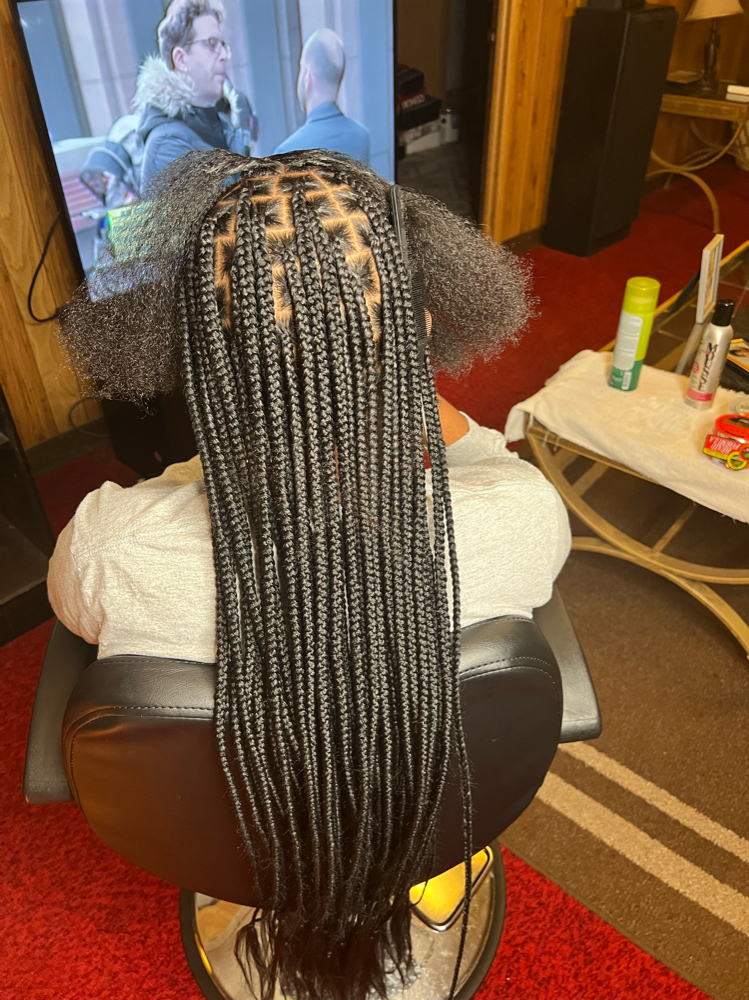 Meduim knotless braids (butt)
